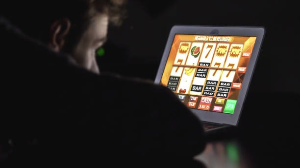7723 platform showing slot games, live tables, and account dashboard on mobile
